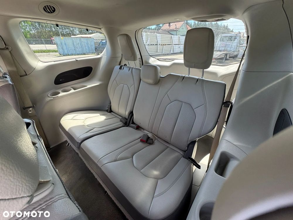 Chrysler Pacifica - 19