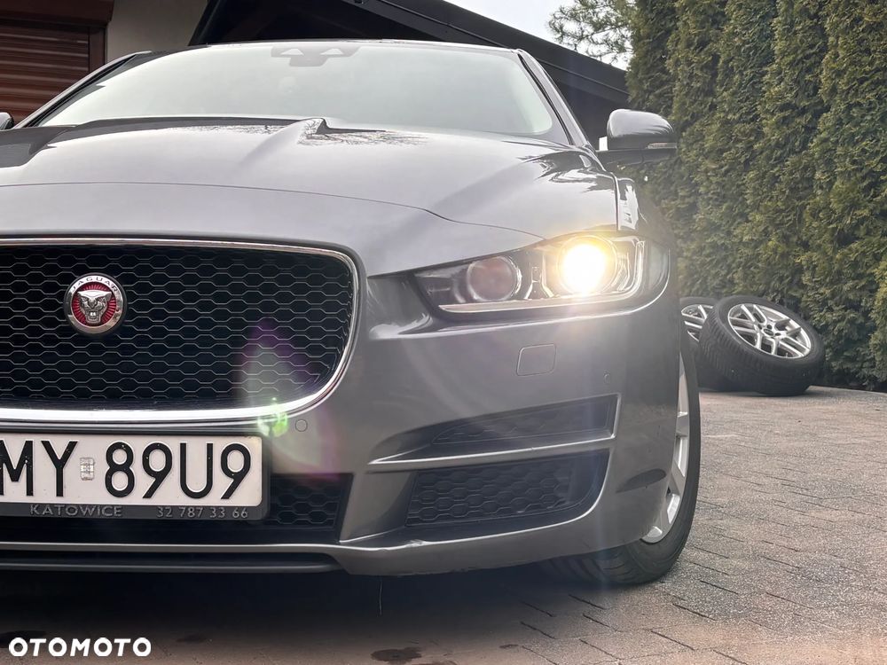 Jaguar XE 2.0 D Portfolio - 25