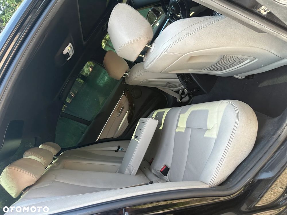 BMW Seria 3 328i Sport-Aut Sport Line - 33