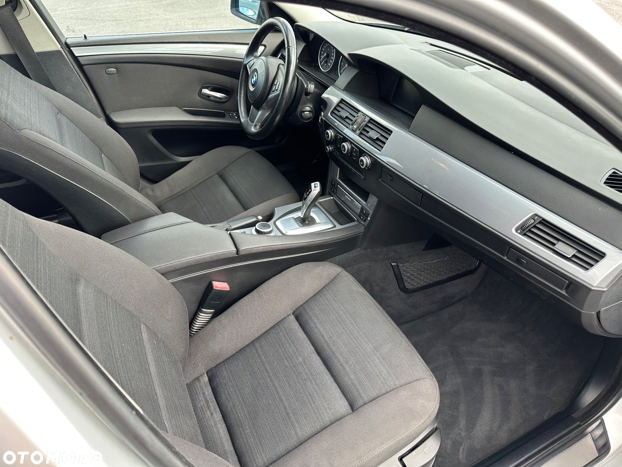 BMW Seria 5 523i Touring - 8