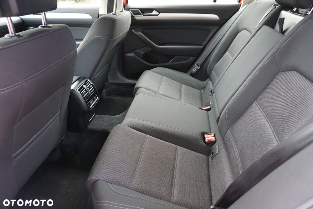 Volkswagen Passat 2.0 TDI BMT Trendline - 12
