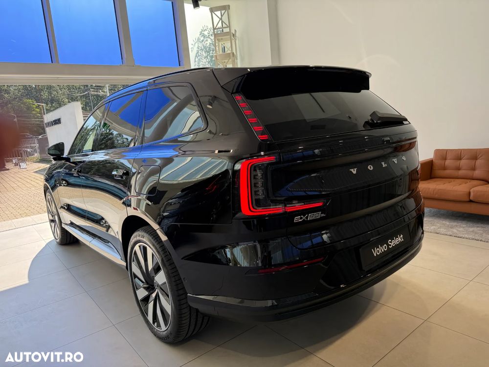 Volvo EX90 - 11