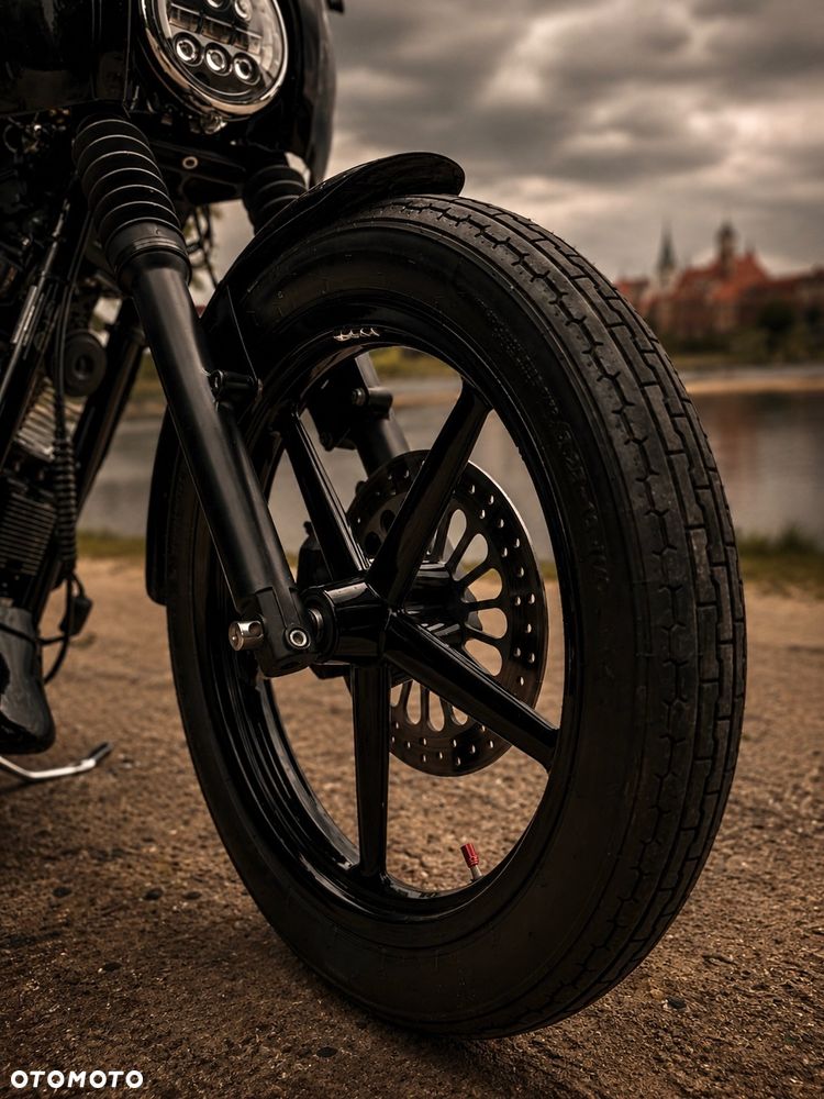 Harley-Davidson Sportster Custom 883C - 11