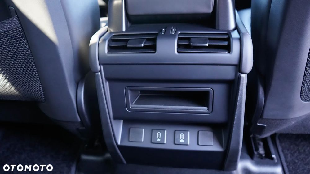 Land Rover Defender 3.0 D350 mHEV X-Dynamic SE - 33