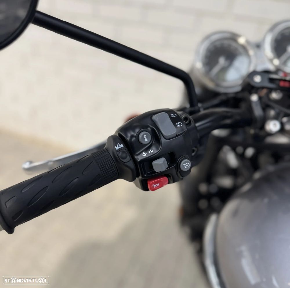 Triumph Bonneville T120 BLACK - 5