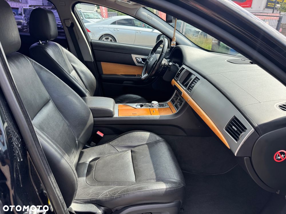 Jaguar XF 2.2 D Premium Luxury - 19
