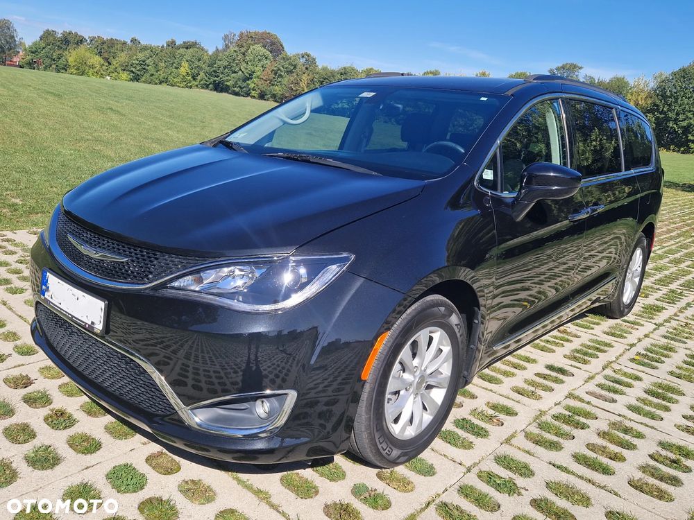 Chrysler Pacifica - 11