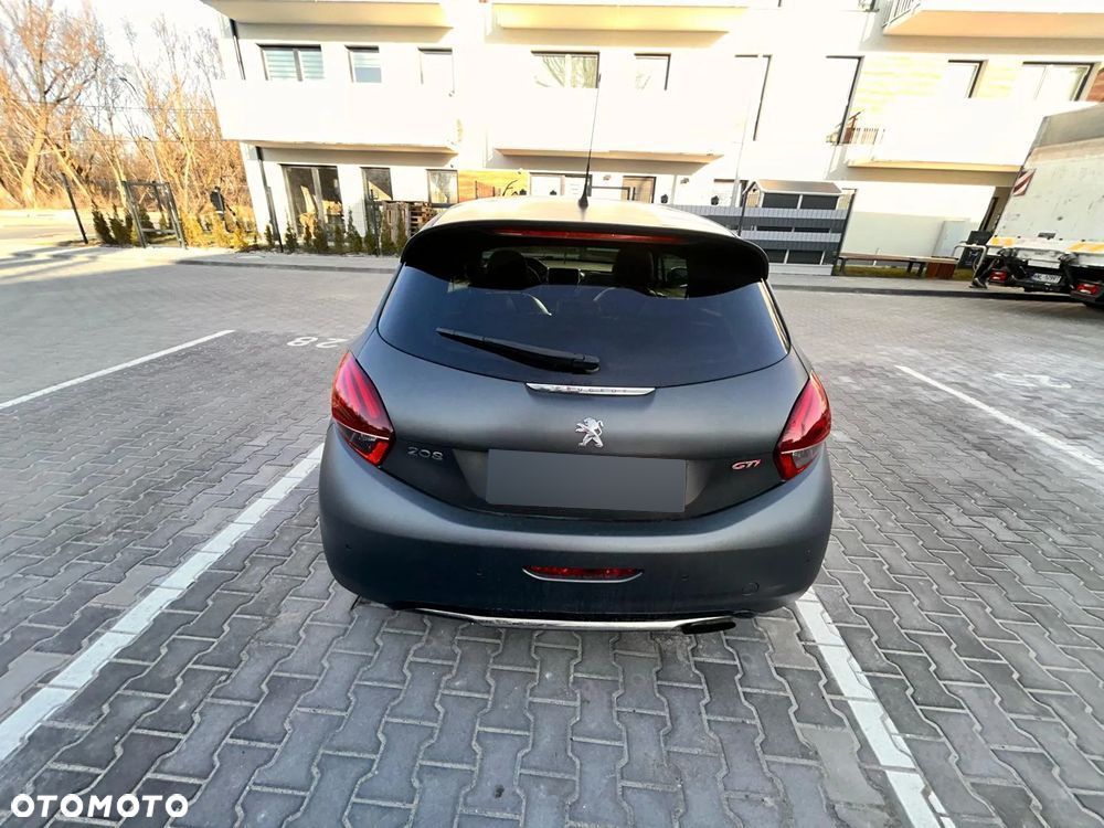 Peugeot 208 - 8