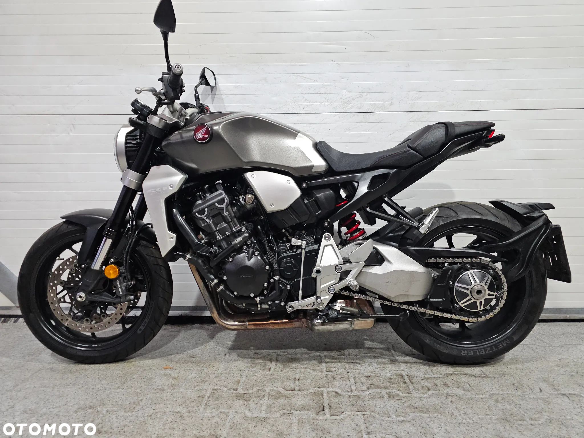 Honda CB - 1