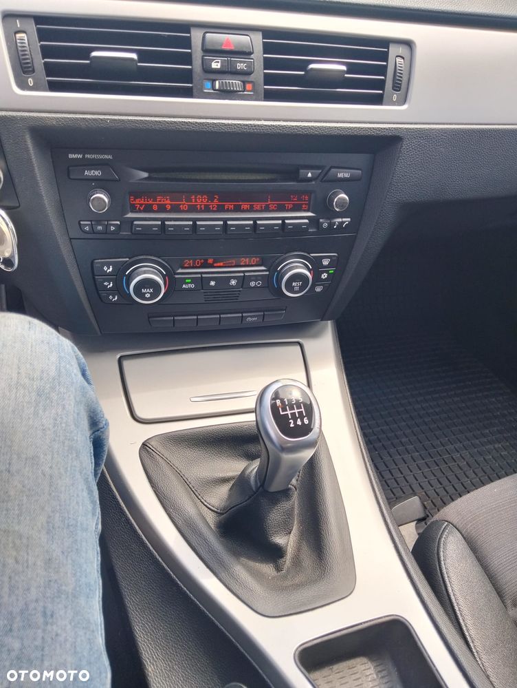 BMW Seria 3 318i - 15