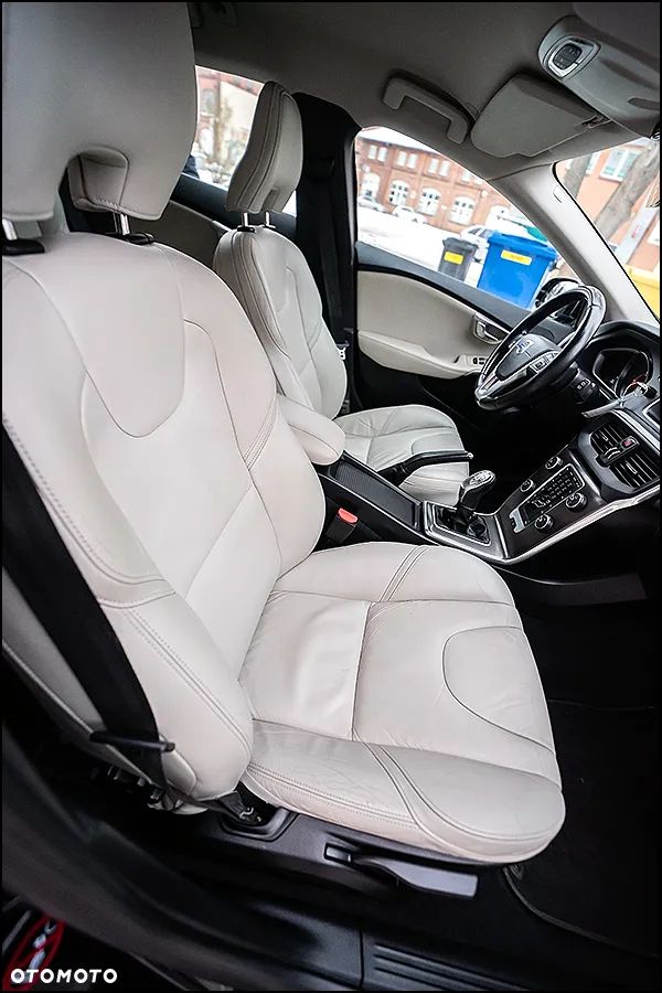 Volvo V40 D2 Summum - 36