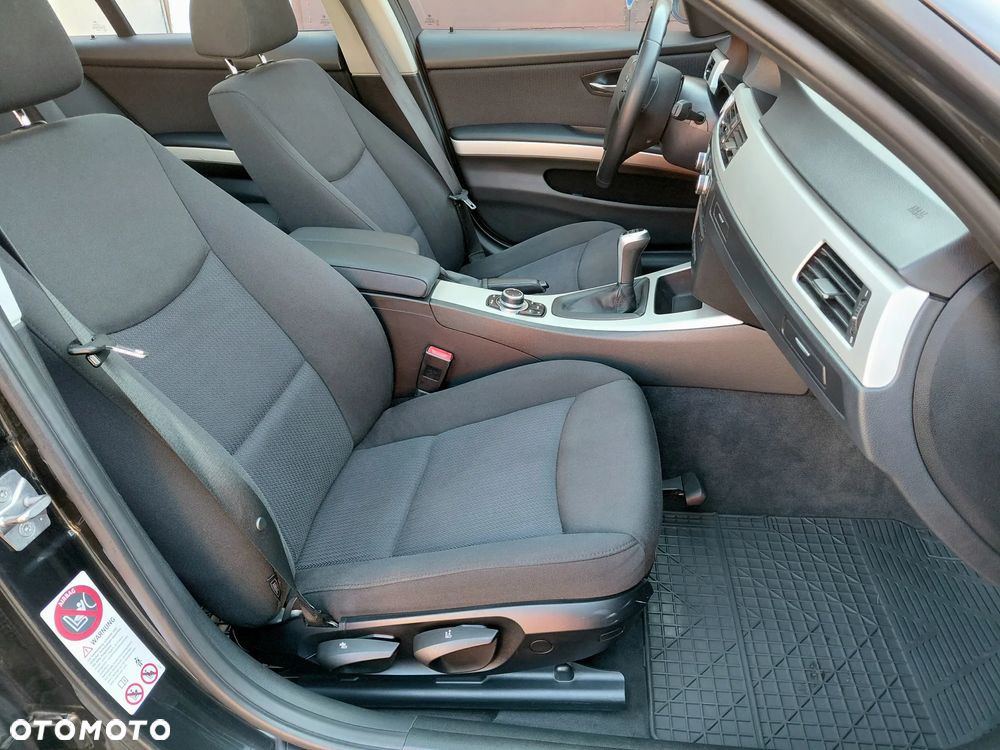 BMW Seria 3 320d DPF Edition Sport - 16