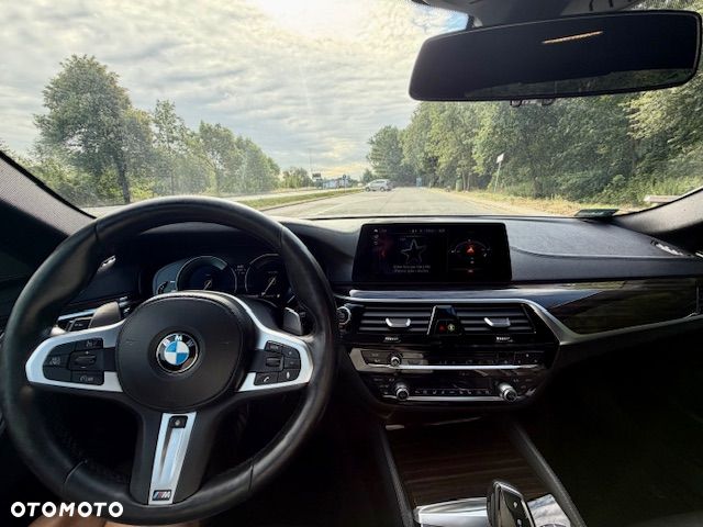 BMW Seria 5 520d xDrive - 14