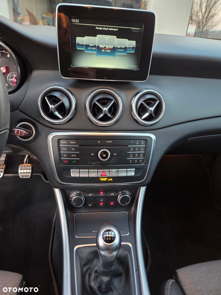 Mercedes-Benz GLA 180 - 11