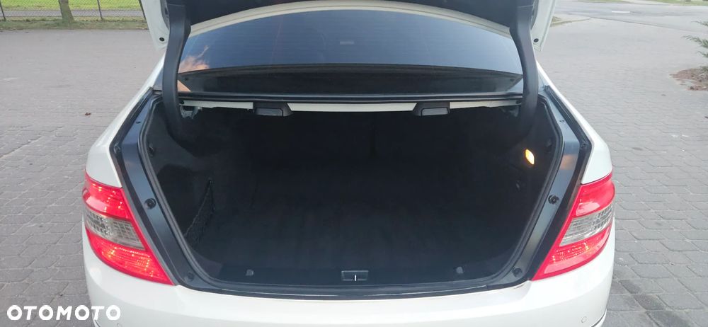 Mercedes-Benz Klasa C 180 BlueEFFICIENCY 7G-TRONIC Avantgarde - 40