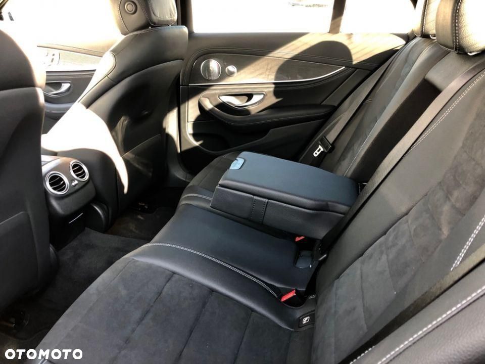 Mercedes-Benz Klasa E 220 d 4-Matic 9G-TRONIC - 22