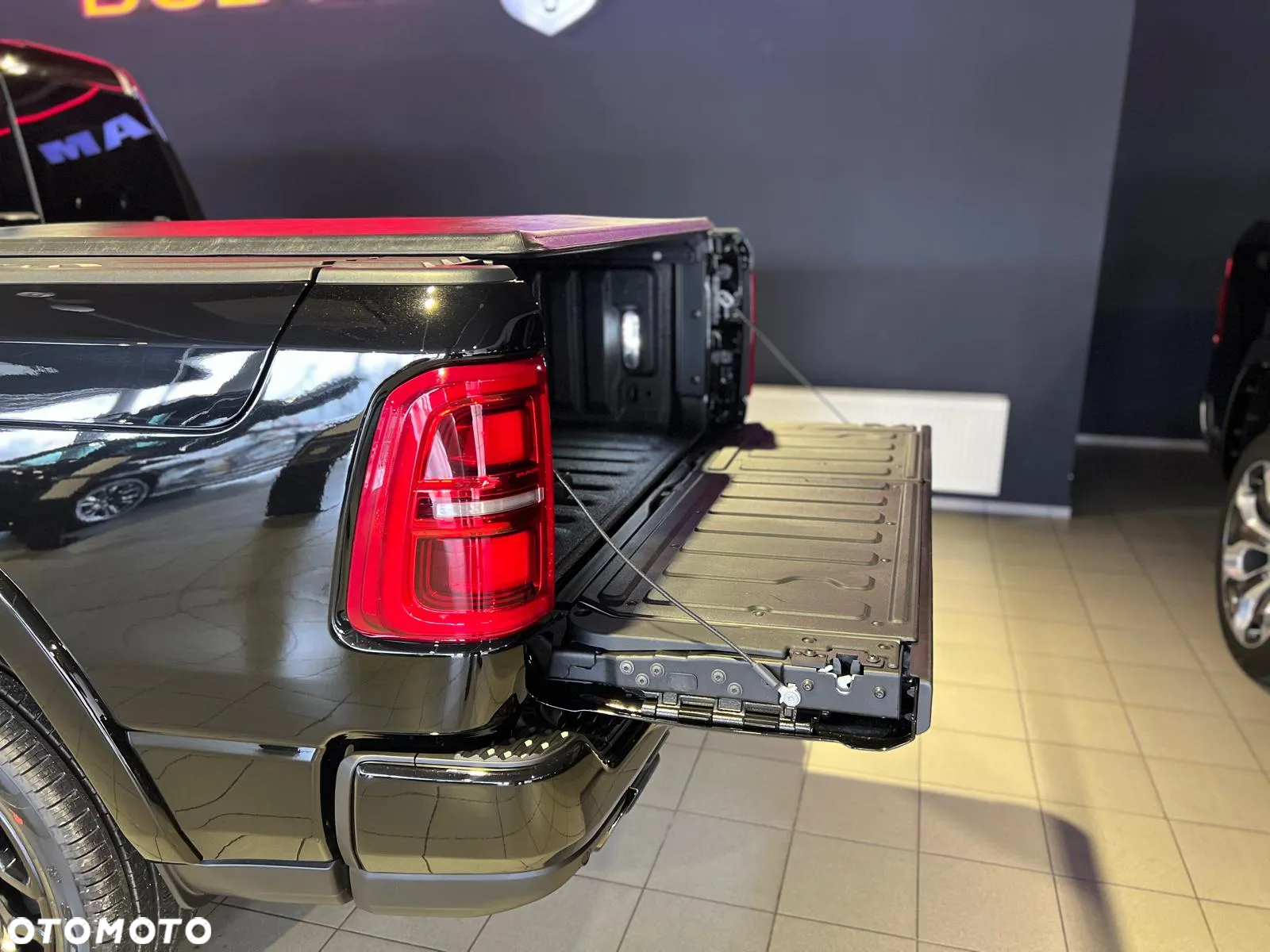 Dodge RAM 1500 5.7 4x4 - 16