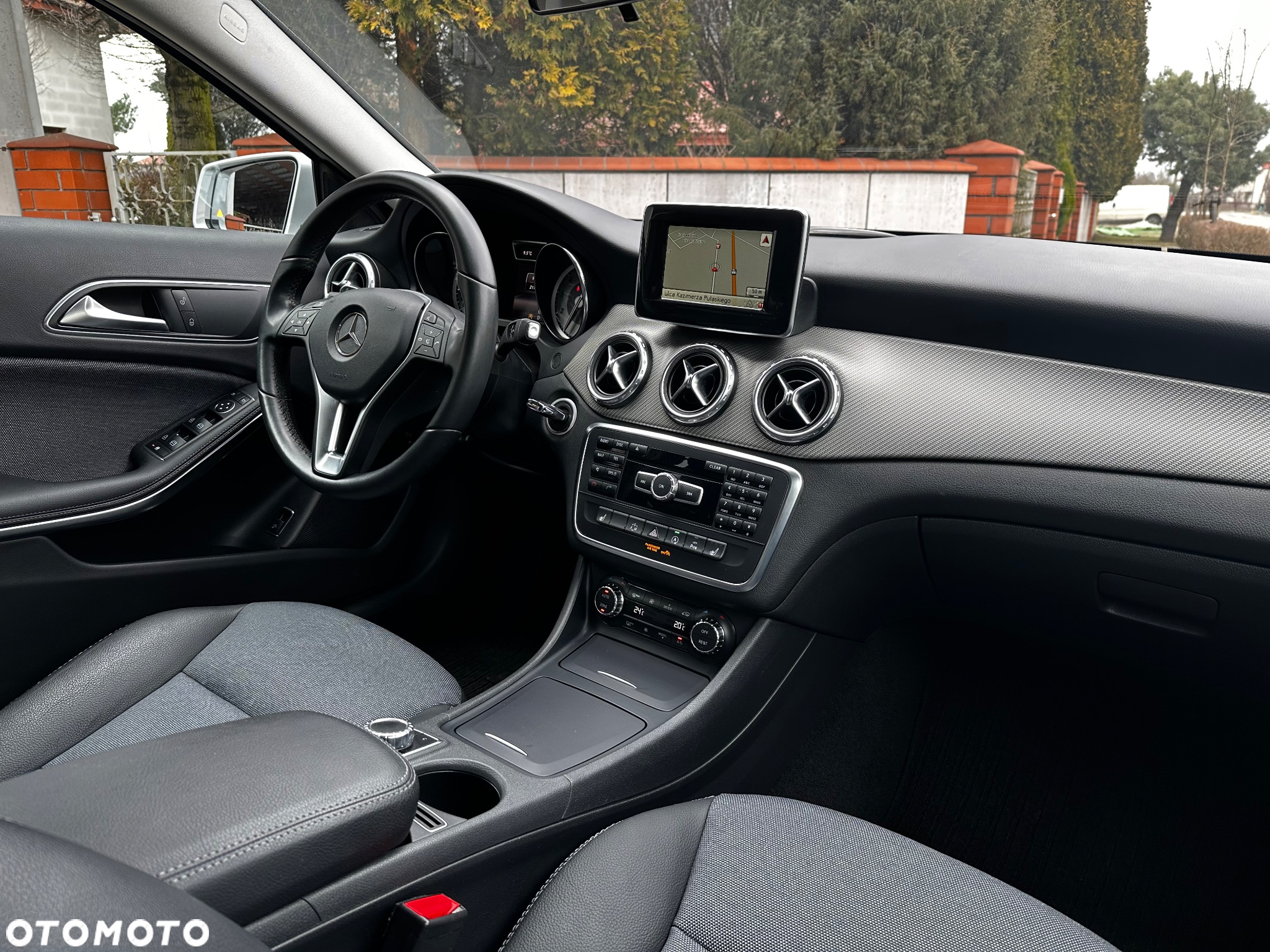 Mercedes-Benz GLA 180 7G-DCT - 16