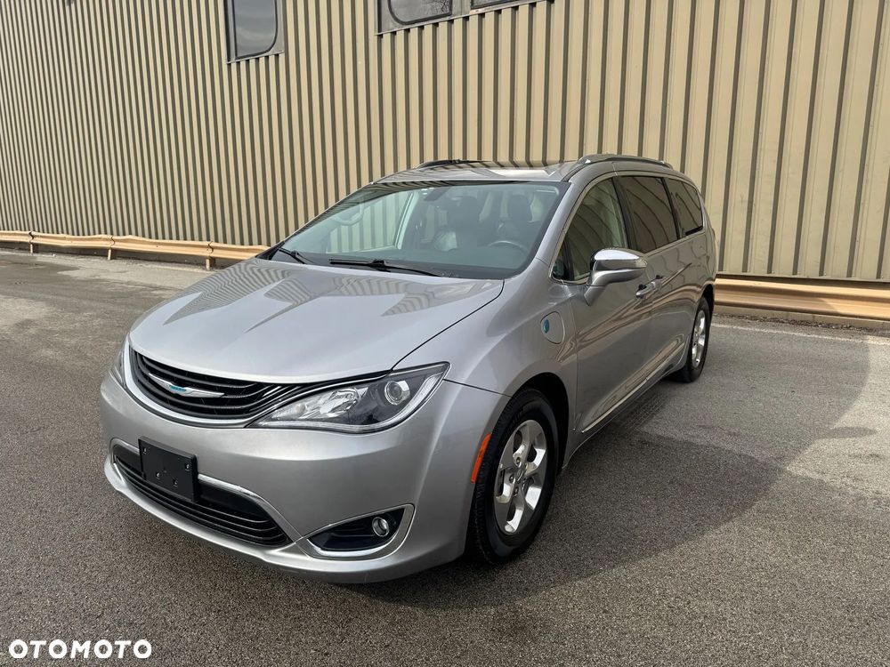 Chrysler Pacifica - 1