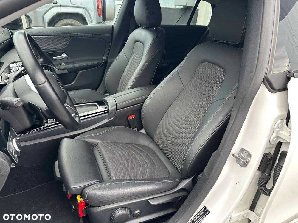 Mercedes-Benz CLA 180 mHEV Progressive 7G-DCT - 12