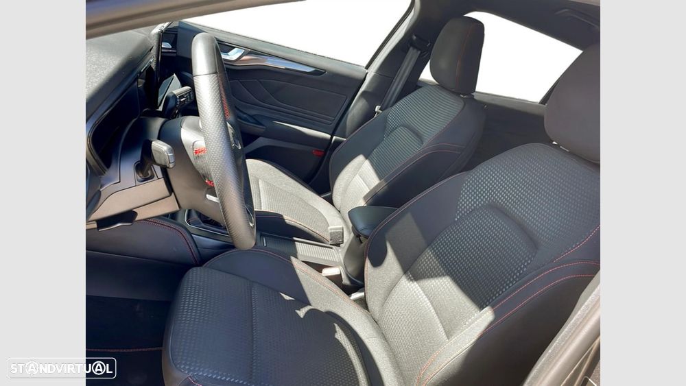 Ford Focus SW 1.0 EcoBoost MHEV ST-Line — fotografia 12