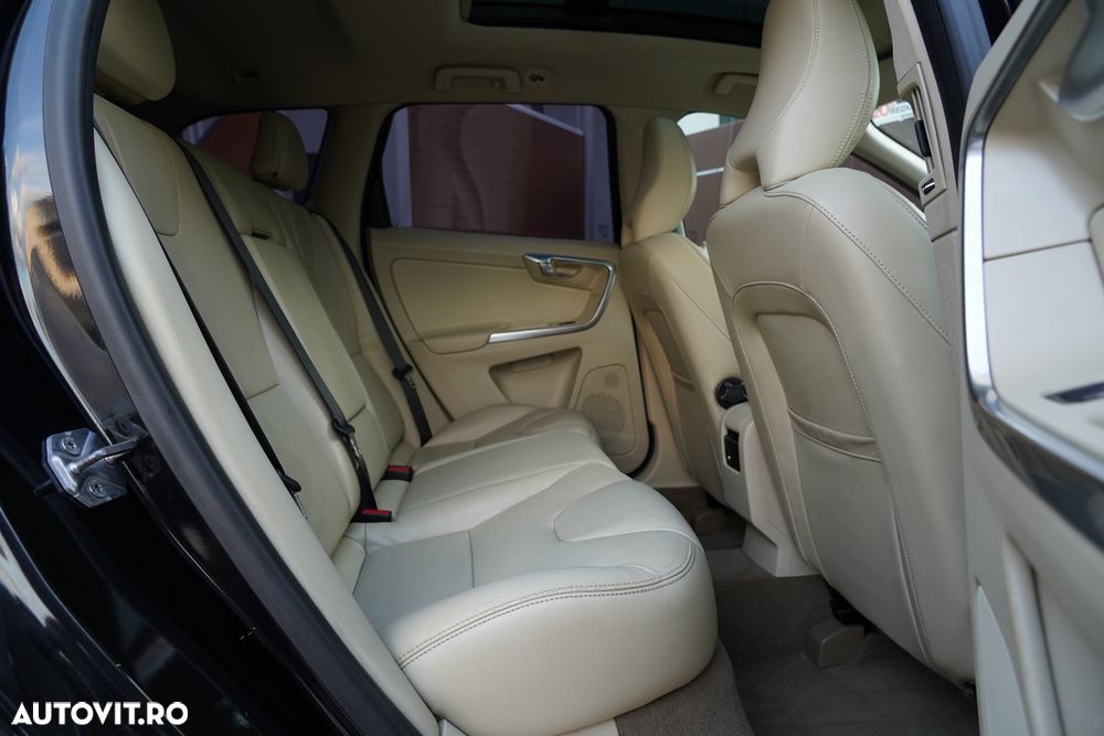 Volvo XC 60 D4 AWD Geartronic Summum - 11