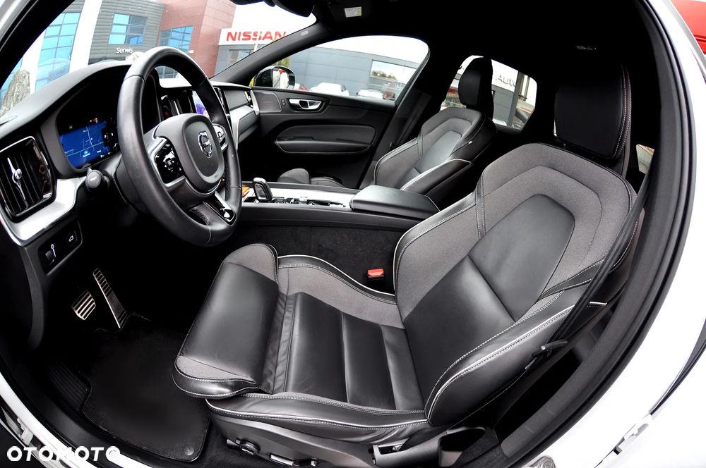 Volvo XC 60 B4 D AWD Ultimate Dark - 16