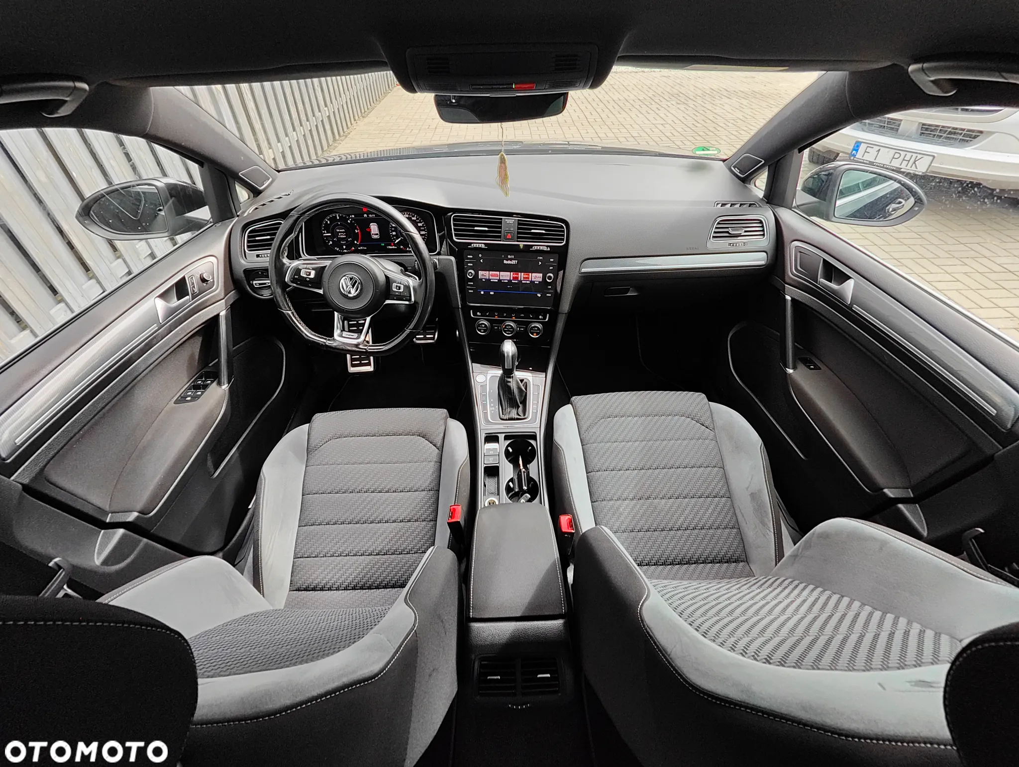 Volkswagen Golf Variant 2.0 TDI SCR DSG R-Line - 16
