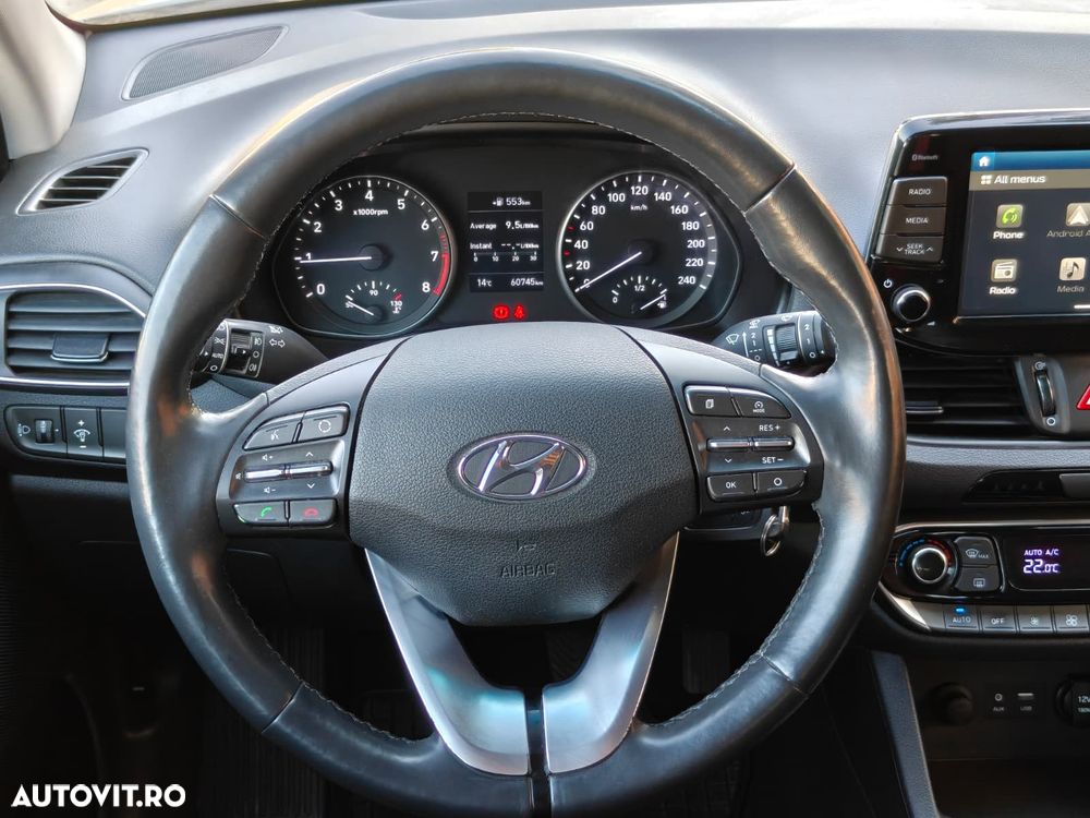 Hyundai i30 1.4 100CP 5DR M/T Highway+ - 9