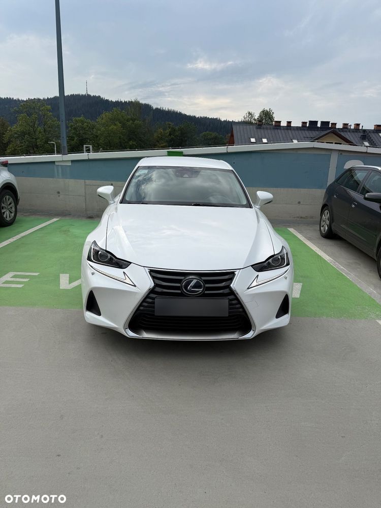 Lexus IS 300h Business Edition - 2