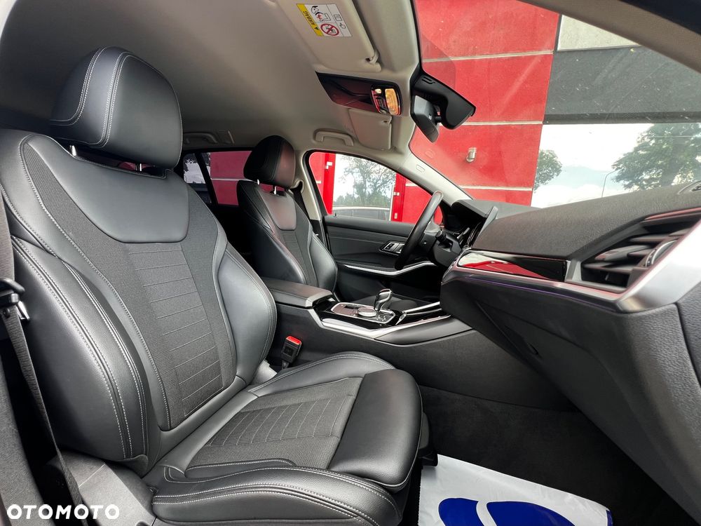 BMW Seria 3 320d xDrive Edition M Sport Shadow - 22