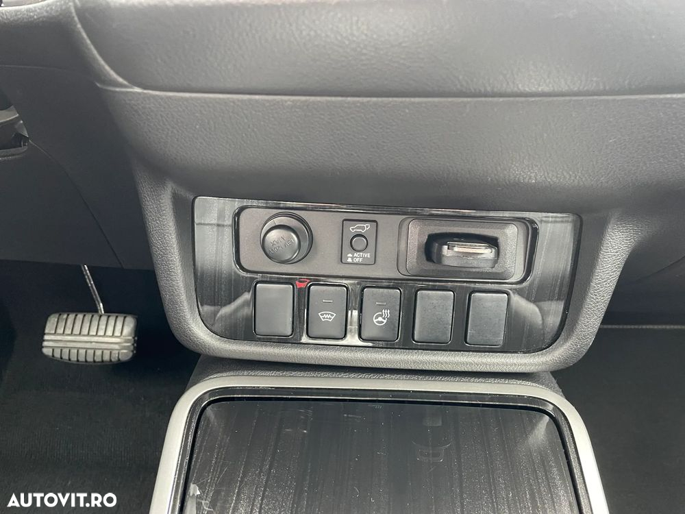 Mitsubishi Outlander 2.0 4WD Plug-In Hybrid Top - 21