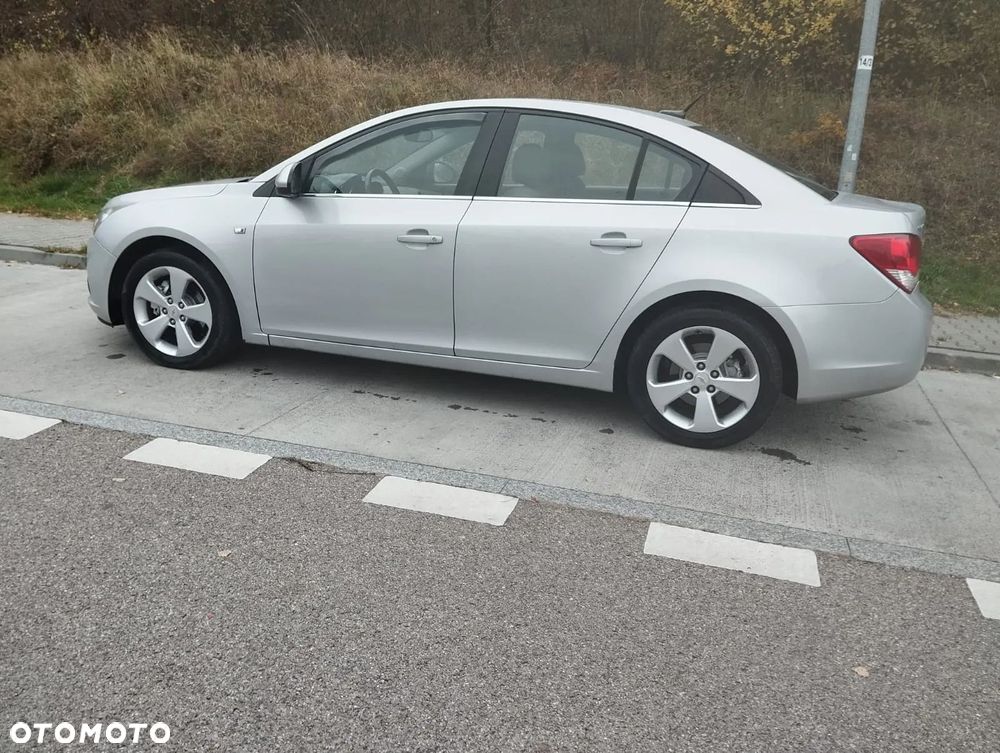 Chevrolet Cruze 1.6 LT+ - 19