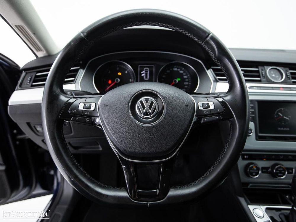 VW Passat Variant - 16