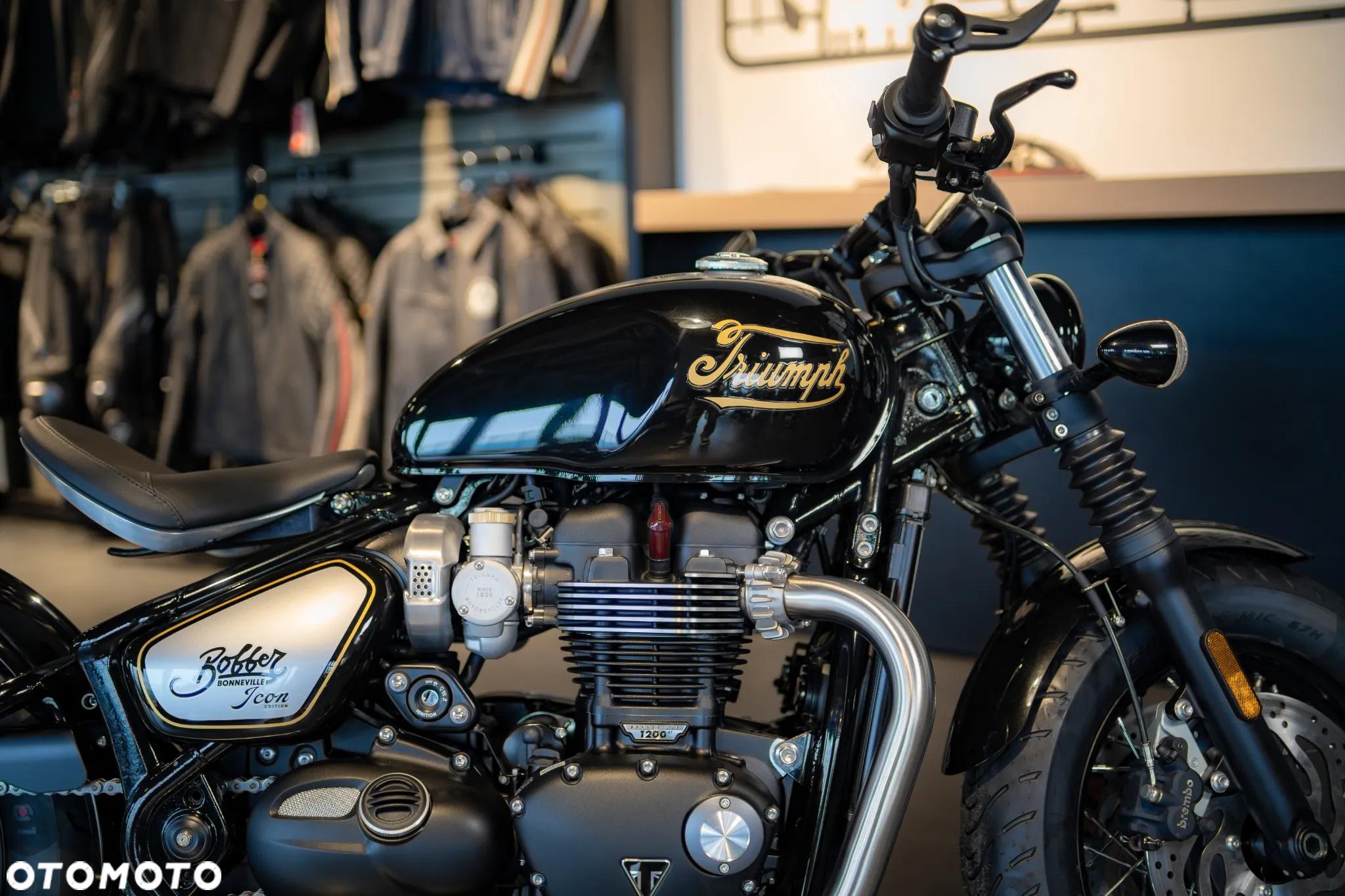 Triumph Bonneville Bobber - 22