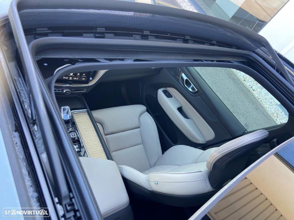 Volvo XC 60 2.0 T6 PHEV Plus Dark - 29
