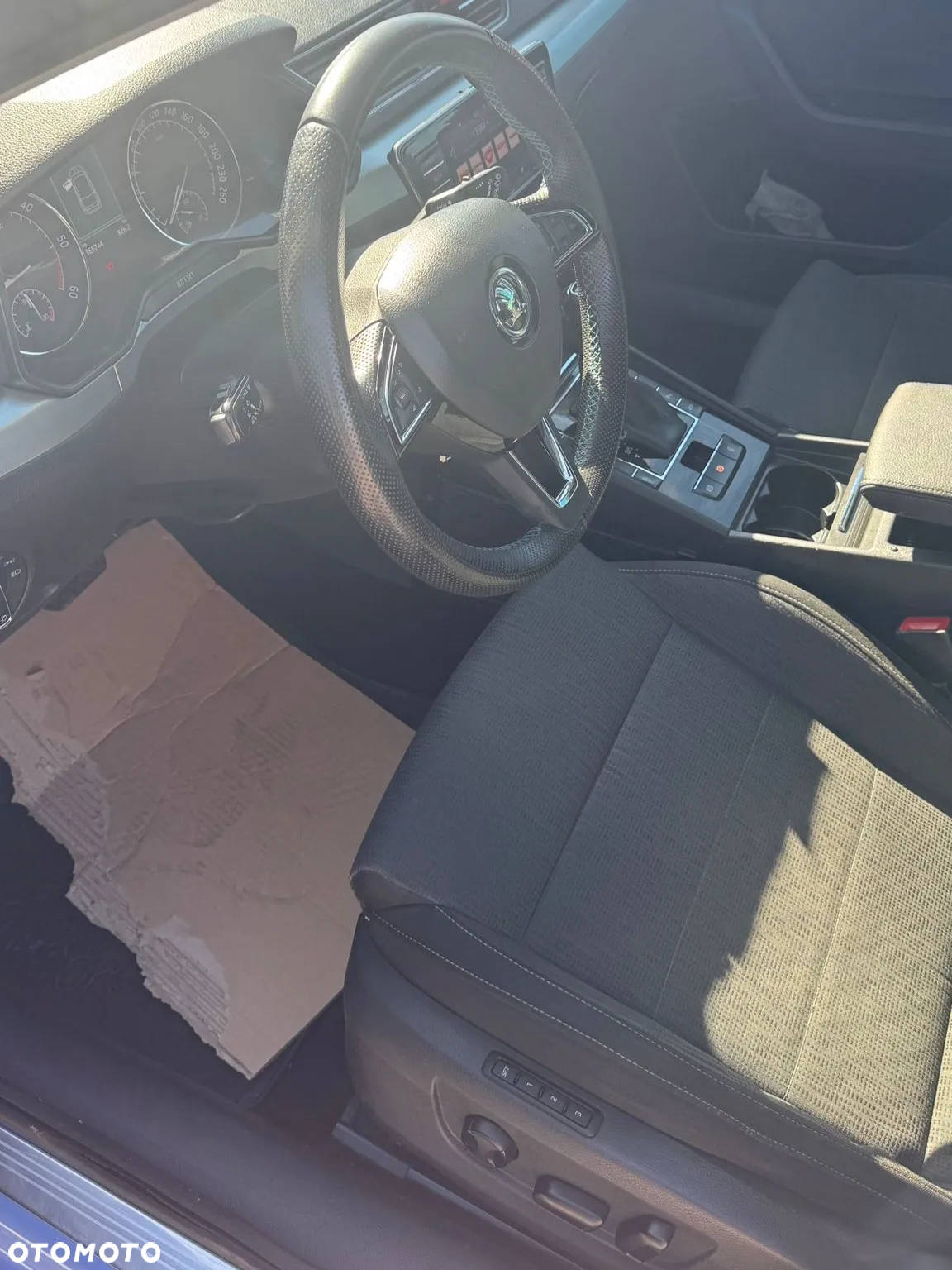 Skoda Superb Combi 2.0 TDI DSG Ambition - 10