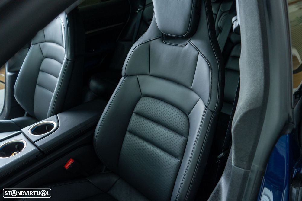 Porsche Taycan Cross Turismo Turbo - 38