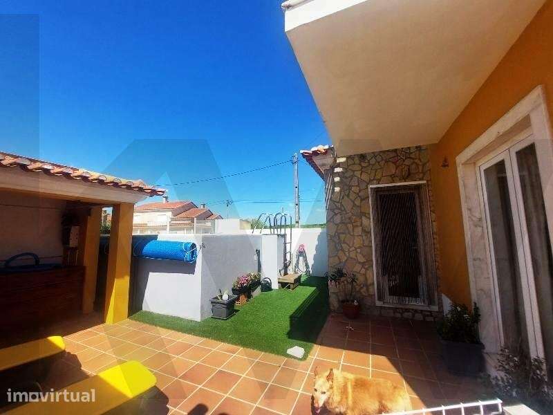Moradia Geminada de Excelência no Barril com Piscina - Grande imagem: 3/52