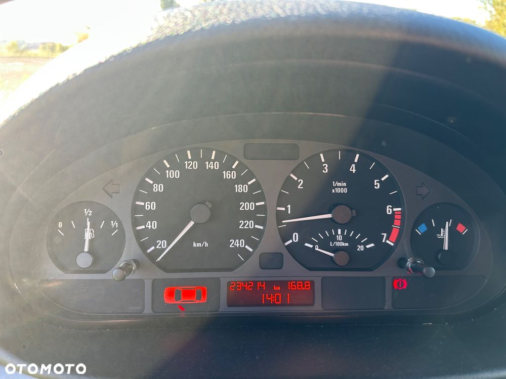 BMW Seria 3 320i - 25