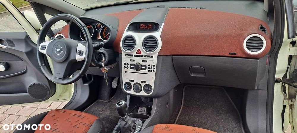 Opel Corsa 1.4 16V Satellite - 12