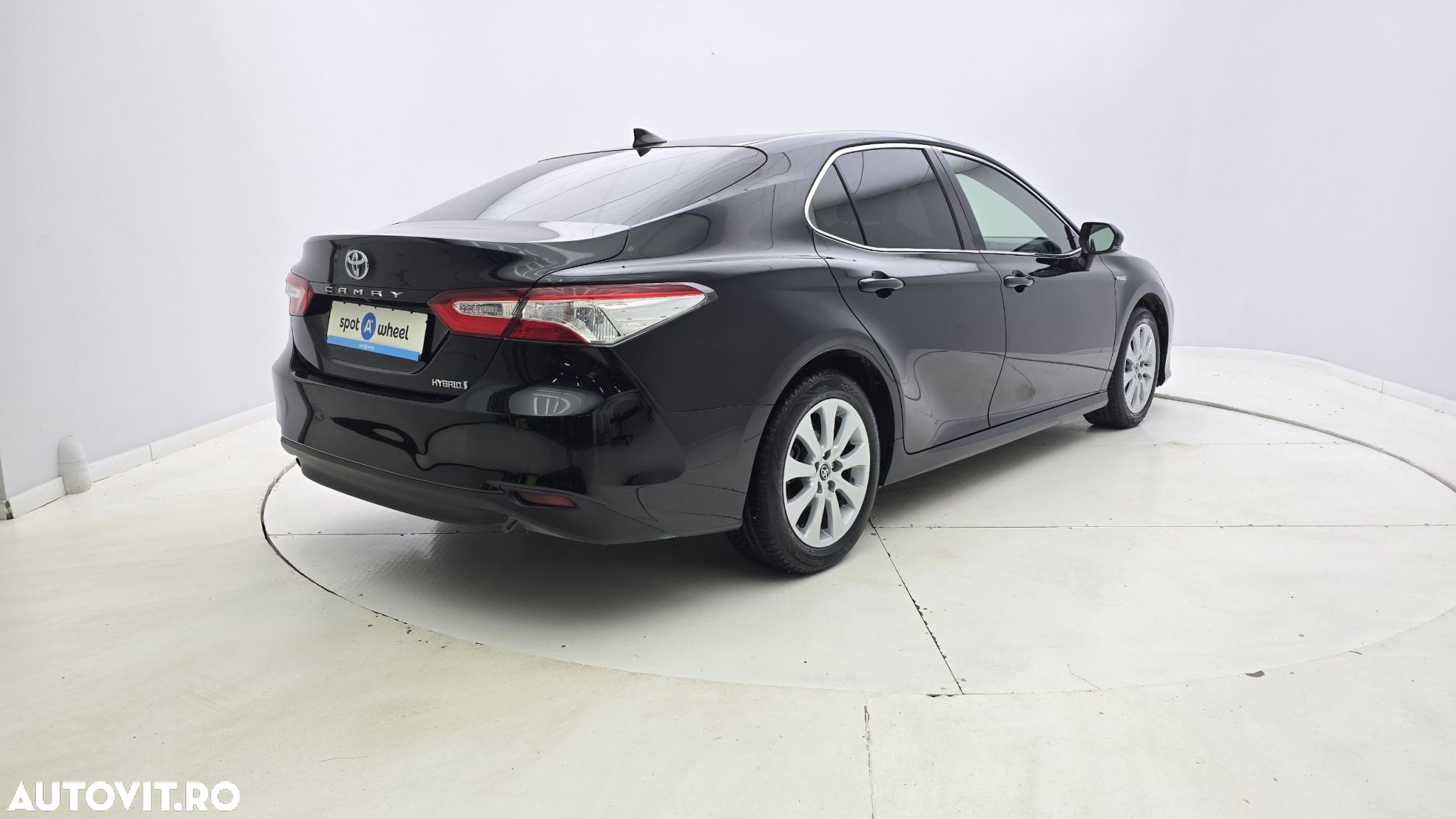 Toyota Camry - 6