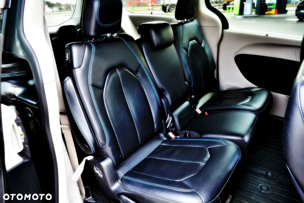 Chrysler Pacifica - 20