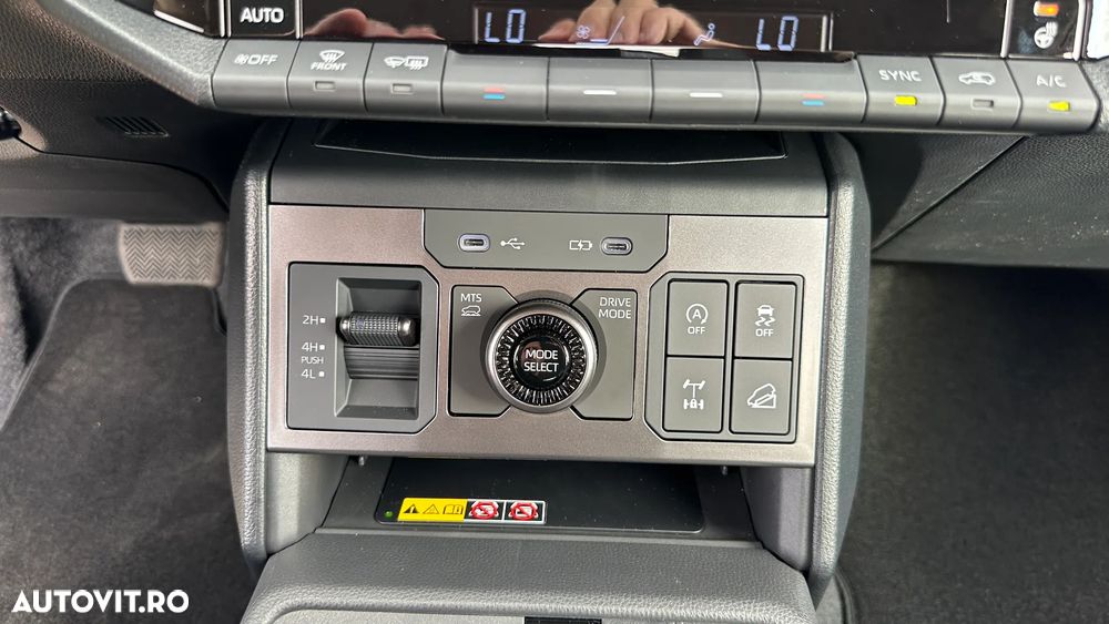 Toyota Hilux 2.8D 204CP 4x4 Double Cab AT MHEV Invincible Color Edition (6Y2) - 28