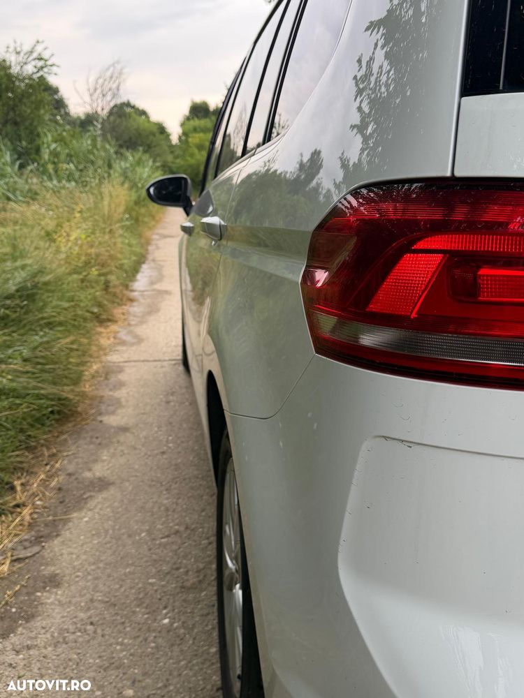 Volkswagen Touran 2.0 TDI SCR Comfortline - 17