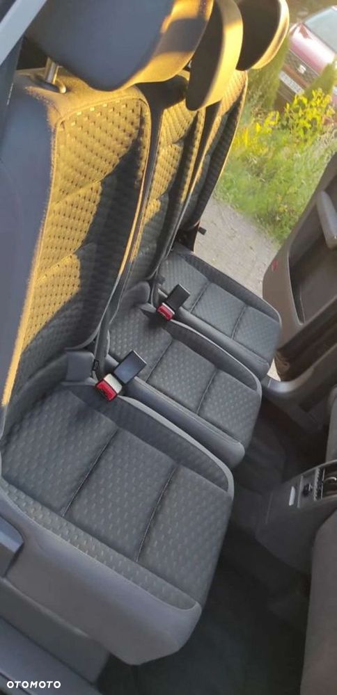 Volkswagen Touran 2.0 TDI DPF DSG STYLE - 31