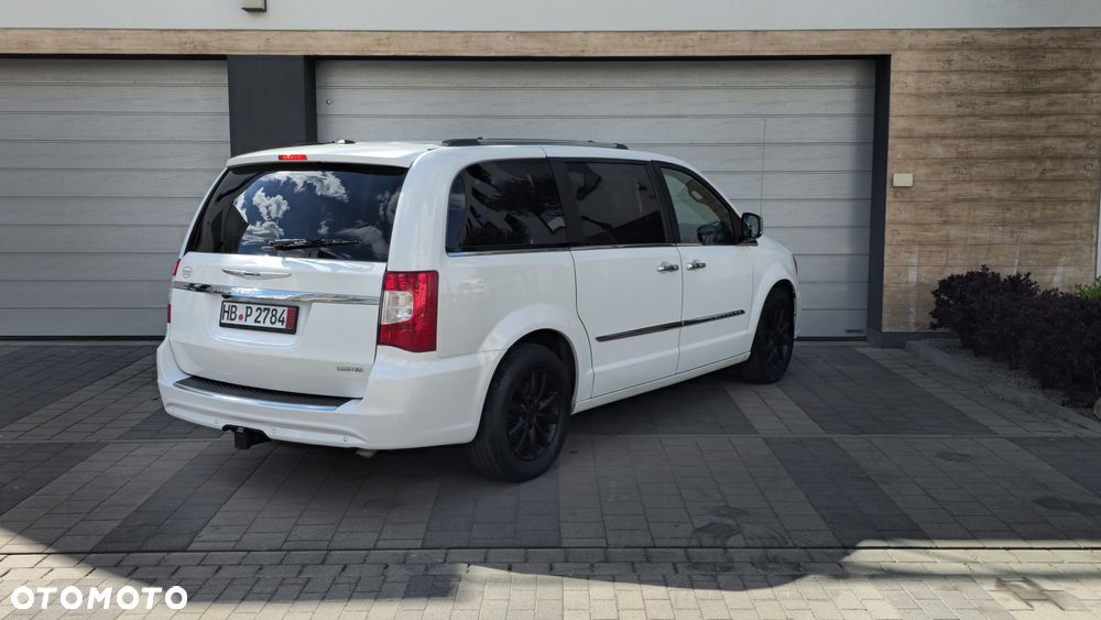 Chrysler Town & Country 3.6 Limited - 7