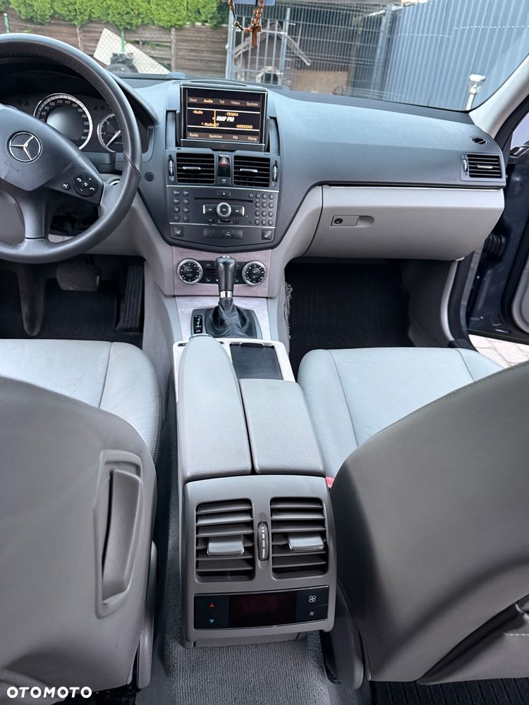 Mercedes-Benz Klasa C 320 CDI DPF 7G-TRONIC Avantgarde - 16