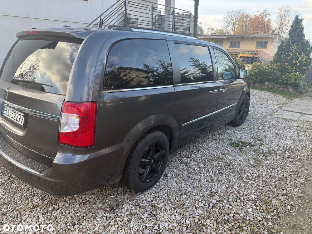 Lancia Voyager 2.8CRD Gold - 16