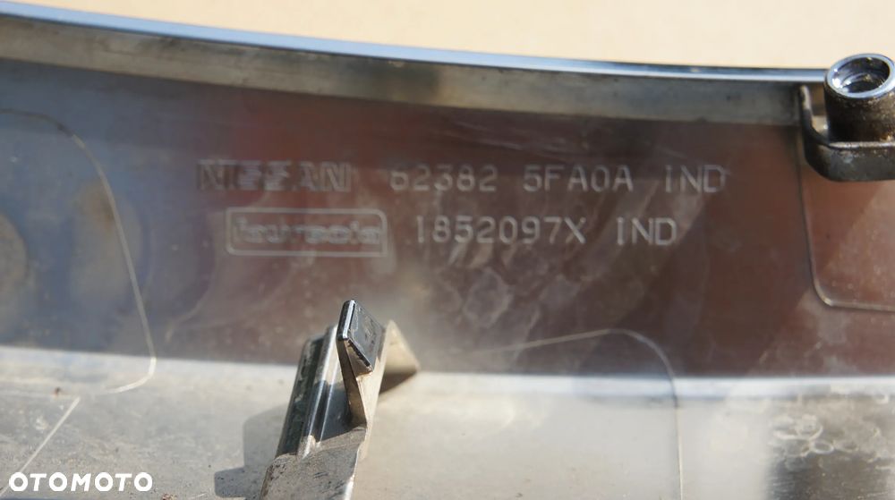 ZNACZEK EMBLEMAT CHROM NISSAN MICRA K14 - 9